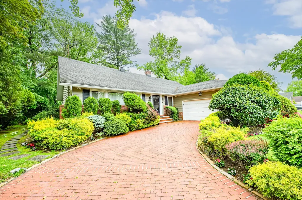 98 Shrub Hollow Road Roslyn NY 11576