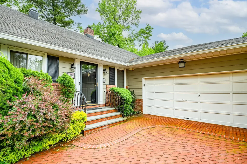 98 Shrub Hollow Road Roslyn NY 11576