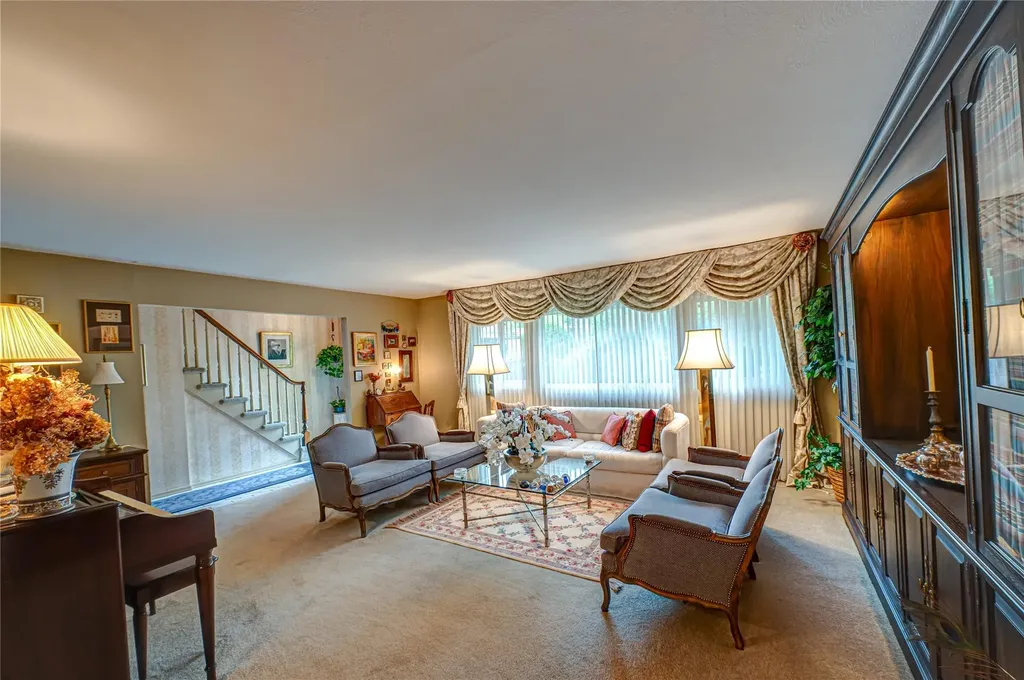 98 Shrub Hollow Road Roslyn NY 11576