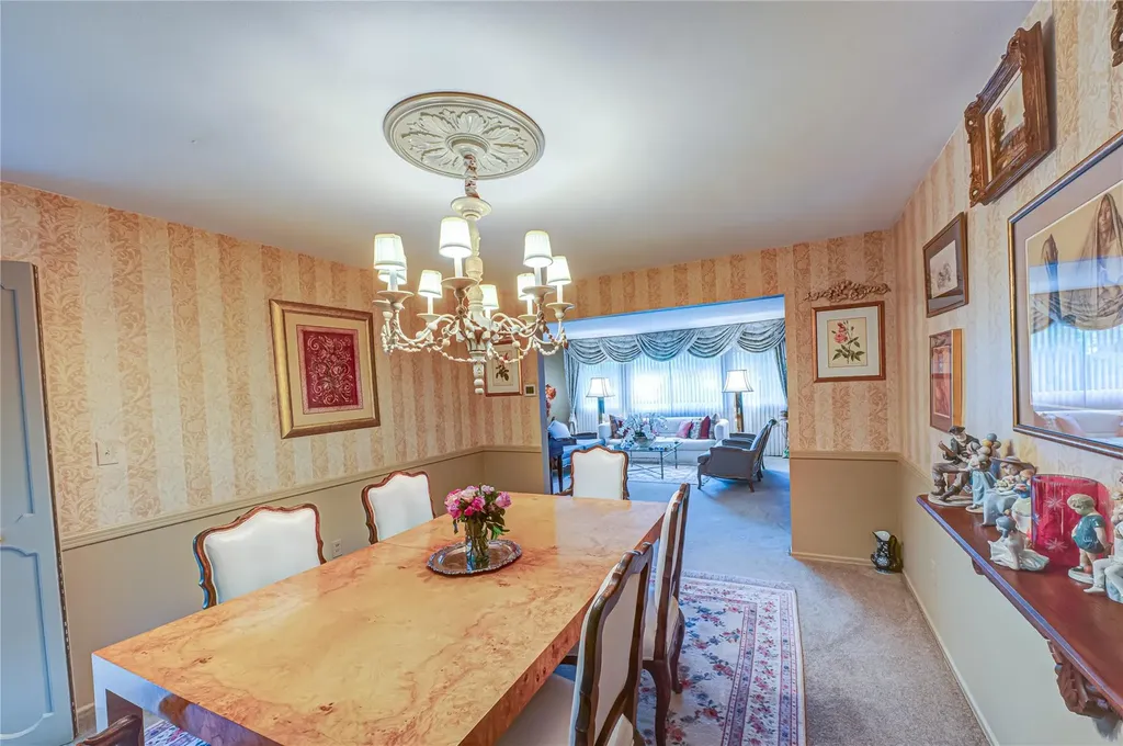 98 Shrub Hollow Road Roslyn NY 11576