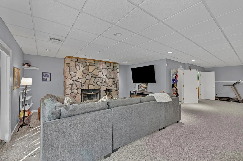 6 Edgewater Road Poughkeepsie NY 12603