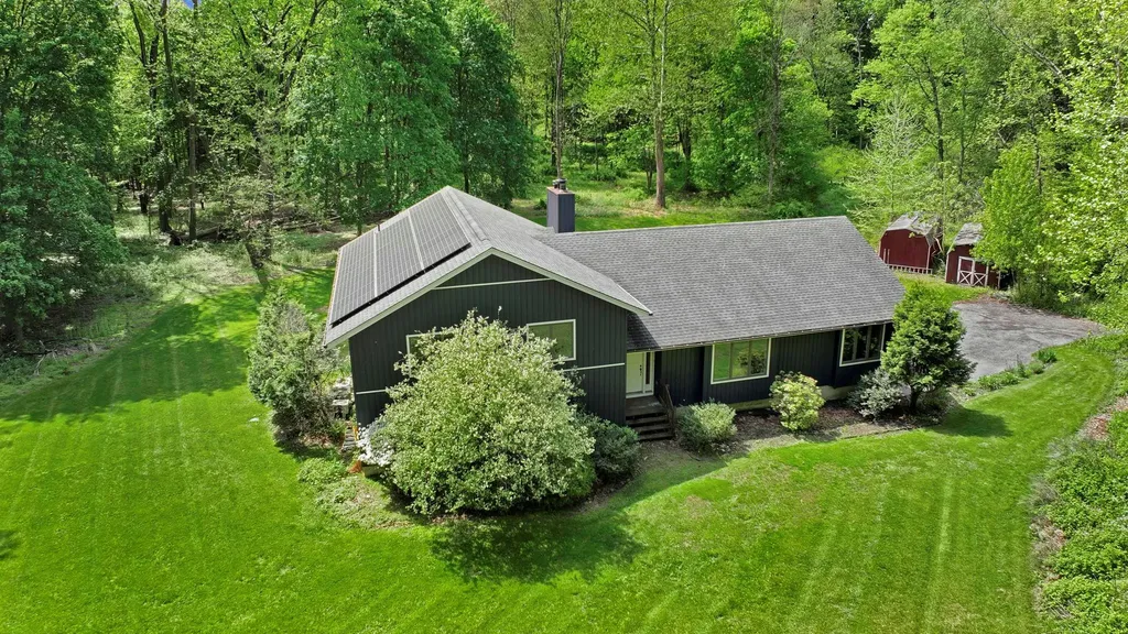 6 Edgewater Road Poughkeepsie NY 12603