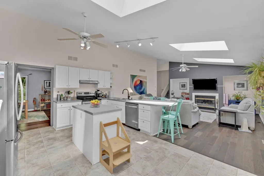 6 Edgewater Road Poughkeepsie NY 12603
