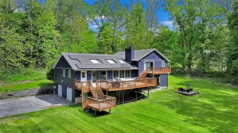 6 Edgewater Road Poughkeepsie NY 12603