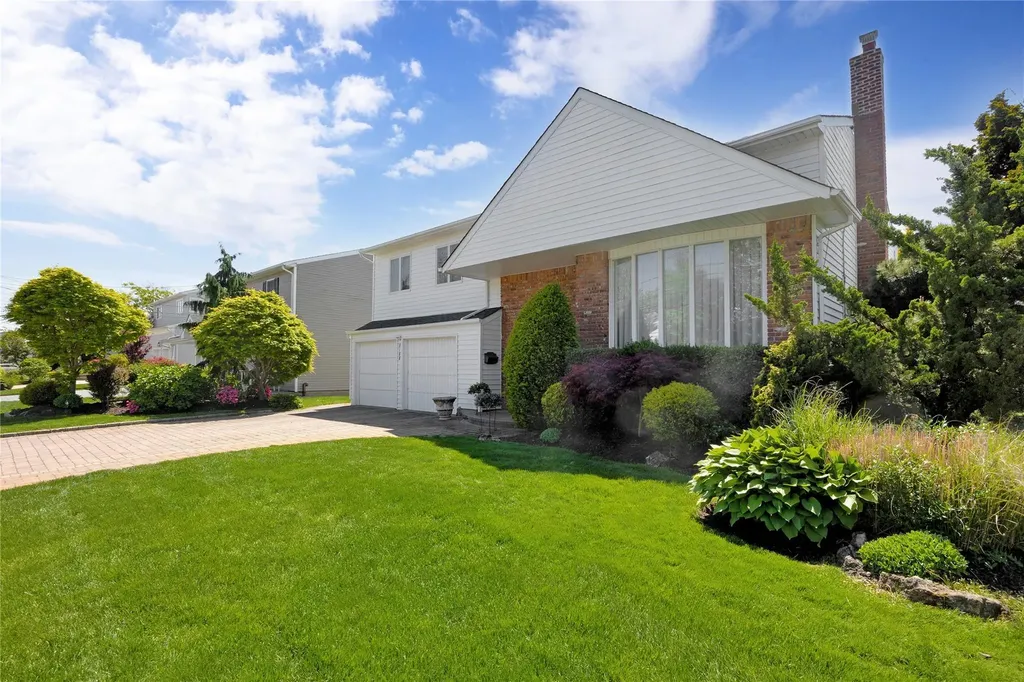 3188 Denton Drive Merrick NY 11566
