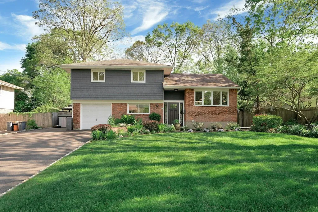 24 Harvard Lane Commack NY 11725