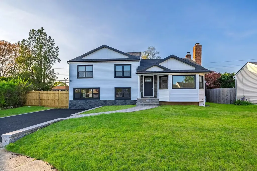38 Bradford Lane Oyster Bay NY 11714