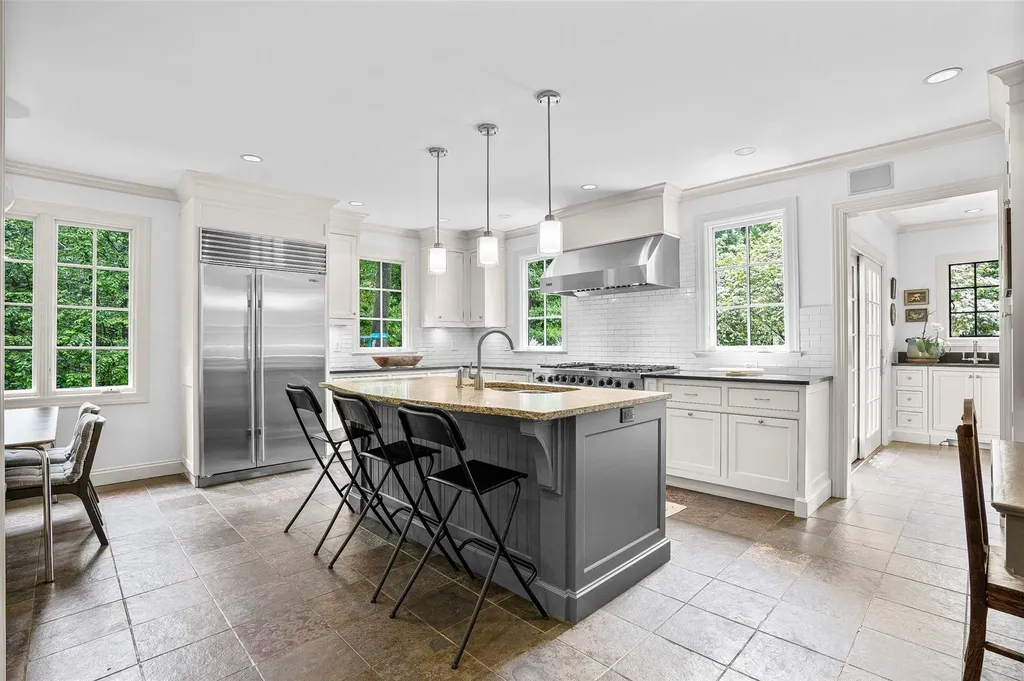 8 Rockledge Drive Pelham NY 10803