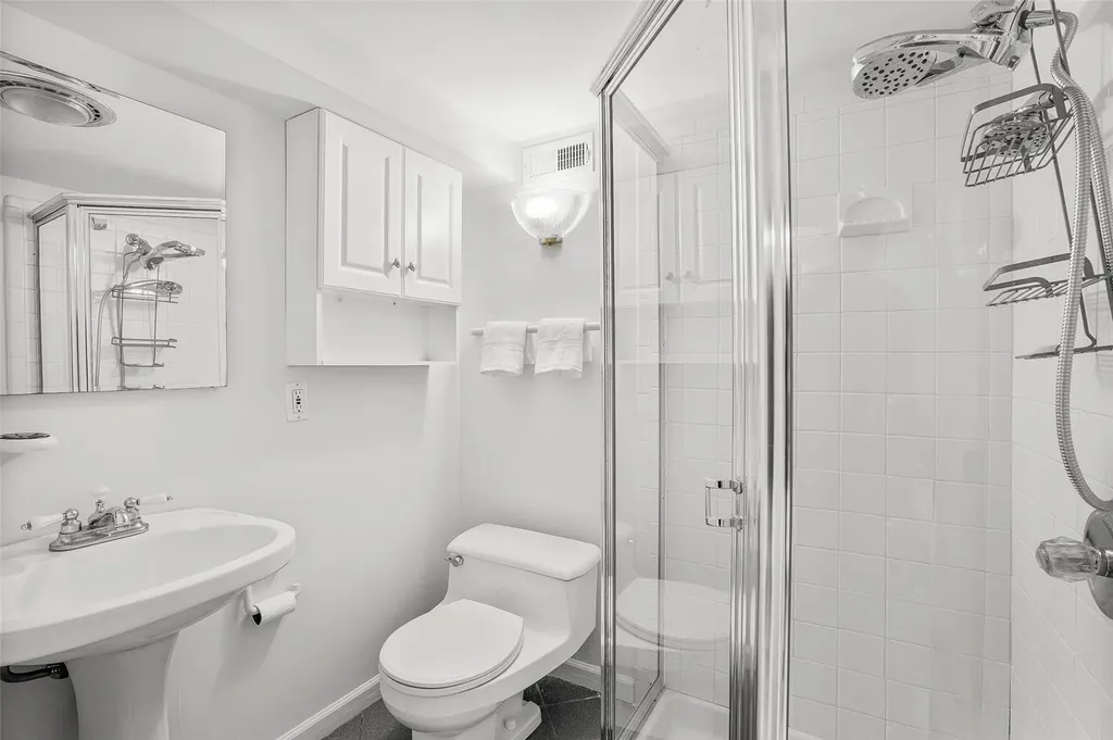 8 Rockledge Drive Pelham NY 10803