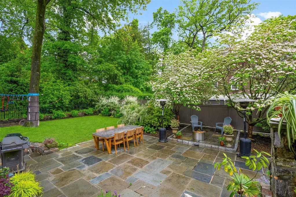 8 Rockledge Drive Pelham NY 10803