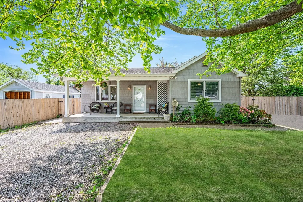 1013 10th Street West Babylon NY 11704