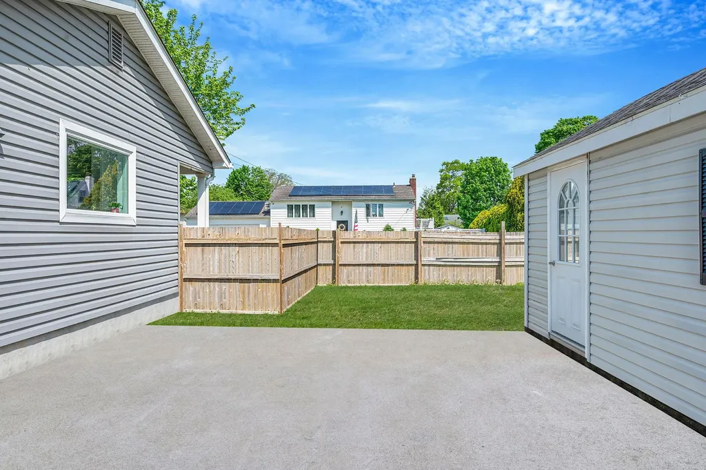 1013 10th Street West Babylon NY 11704