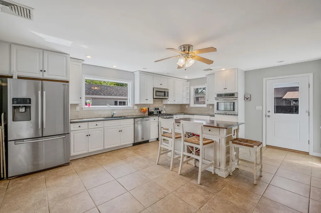 1013 10th Street West Babylon NY 11704