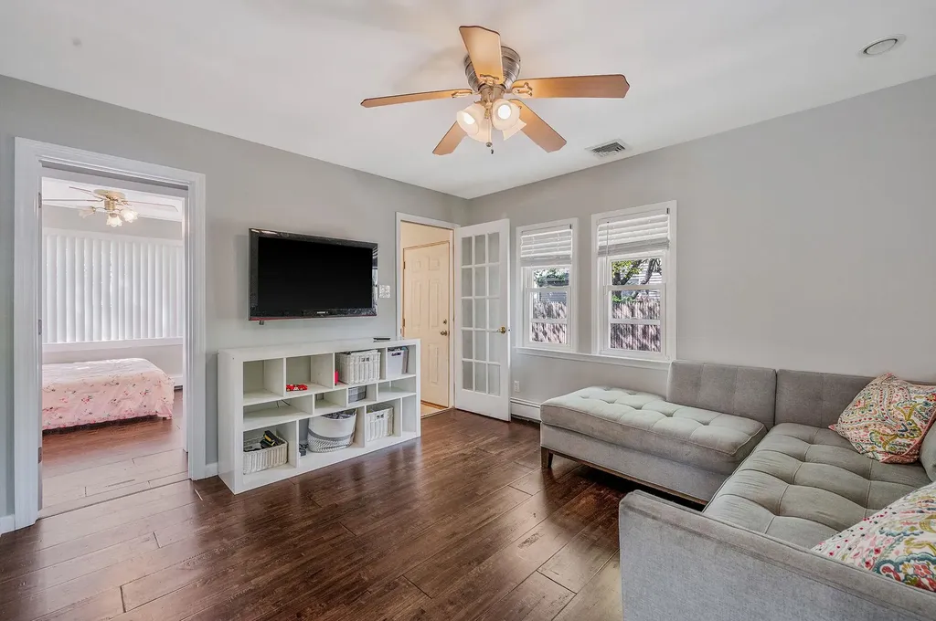 1013 10th Street West Babylon NY 11704