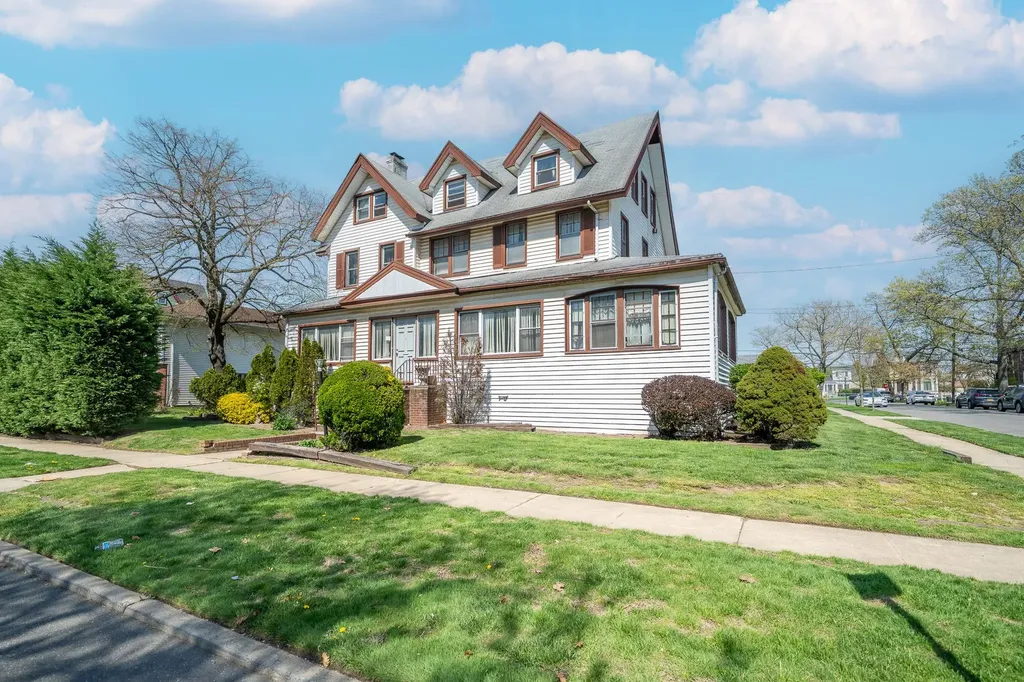 536 Albemarle Road Cedarhurst NY 11516
