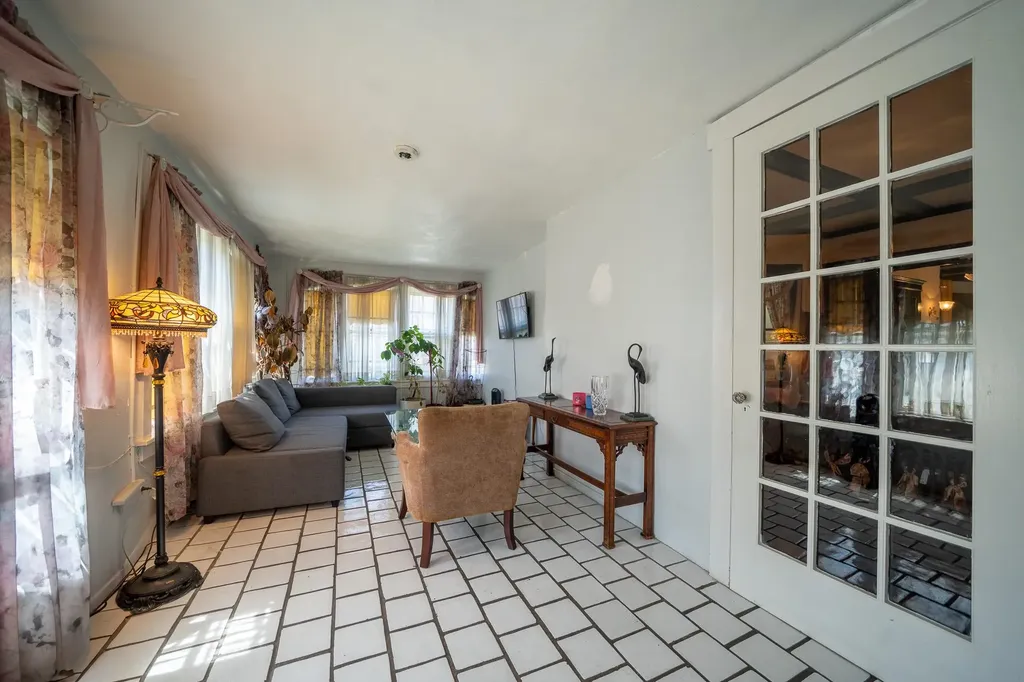 536 Albemarle Road Cedarhurst NY 11516