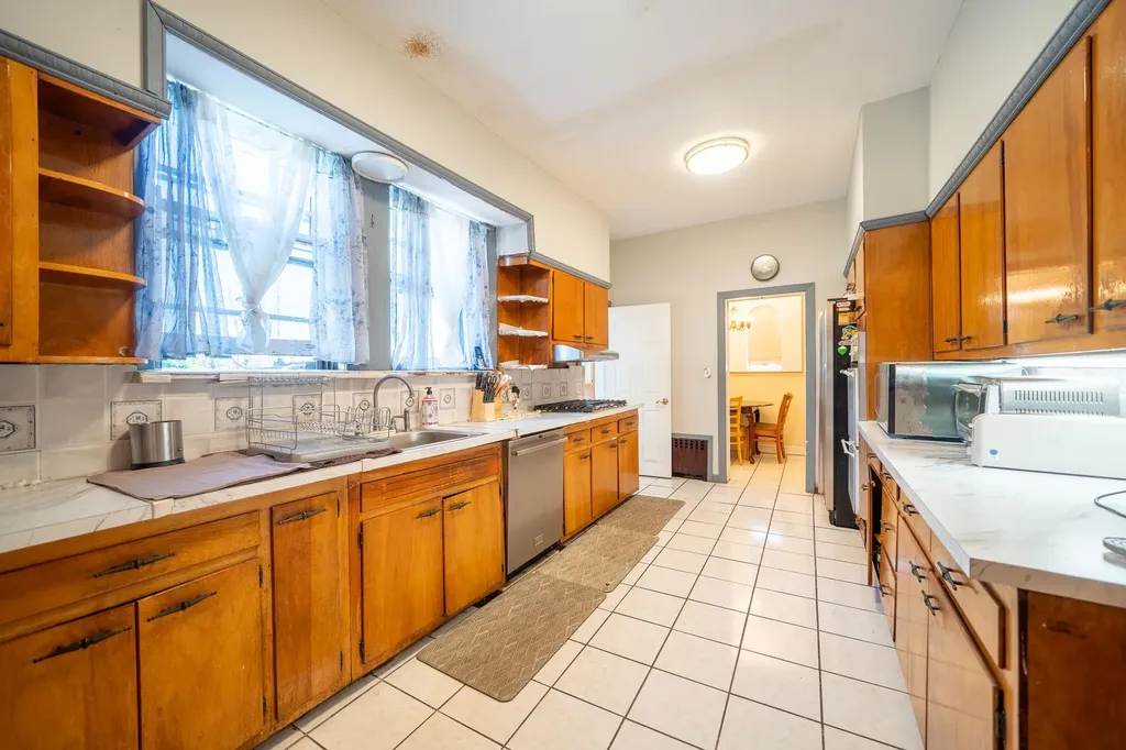 536 Albemarle Road Cedarhurst NY 11516