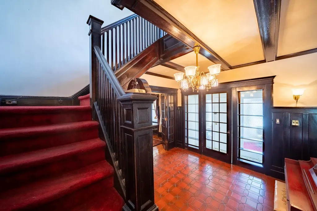 536 Albemarle Road Cedarhurst NY 11516