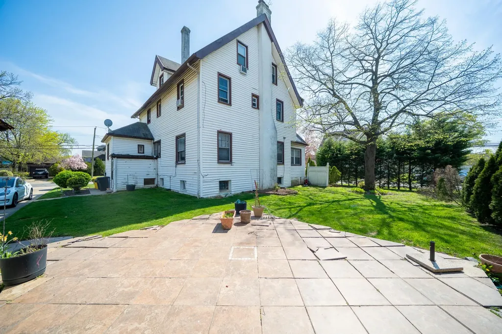 536 Albemarle Road Cedarhurst NY 11516