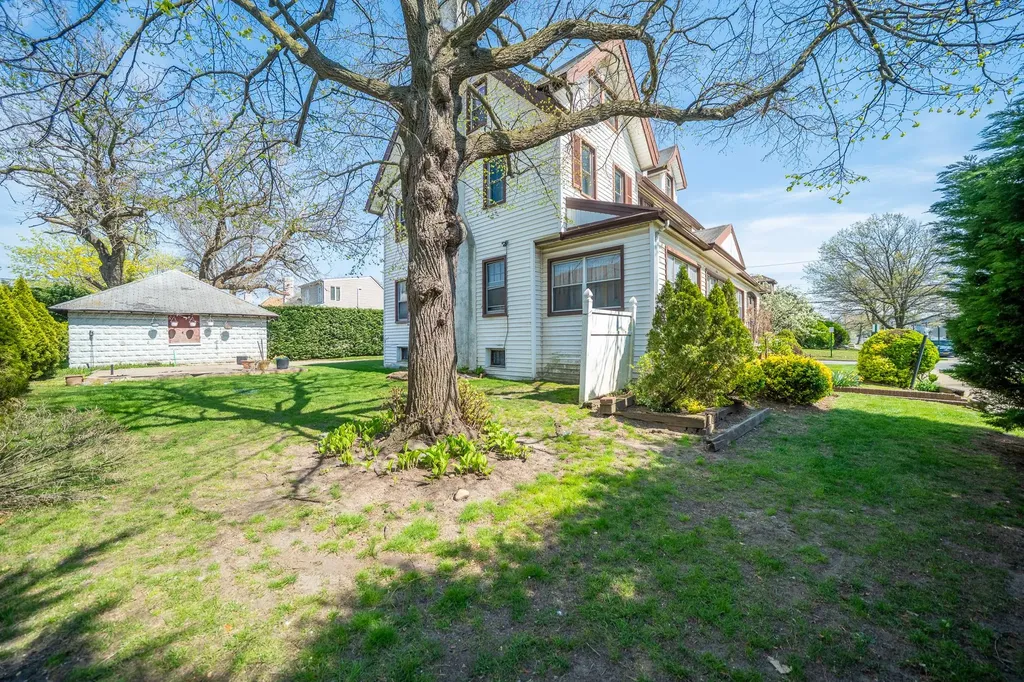 536 Albemarle Road Cedarhurst NY 11516