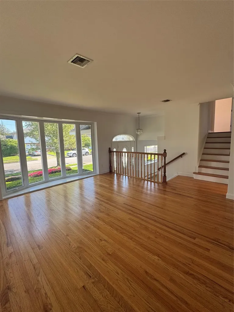 371 White Birch Lane Jericho NY 11753