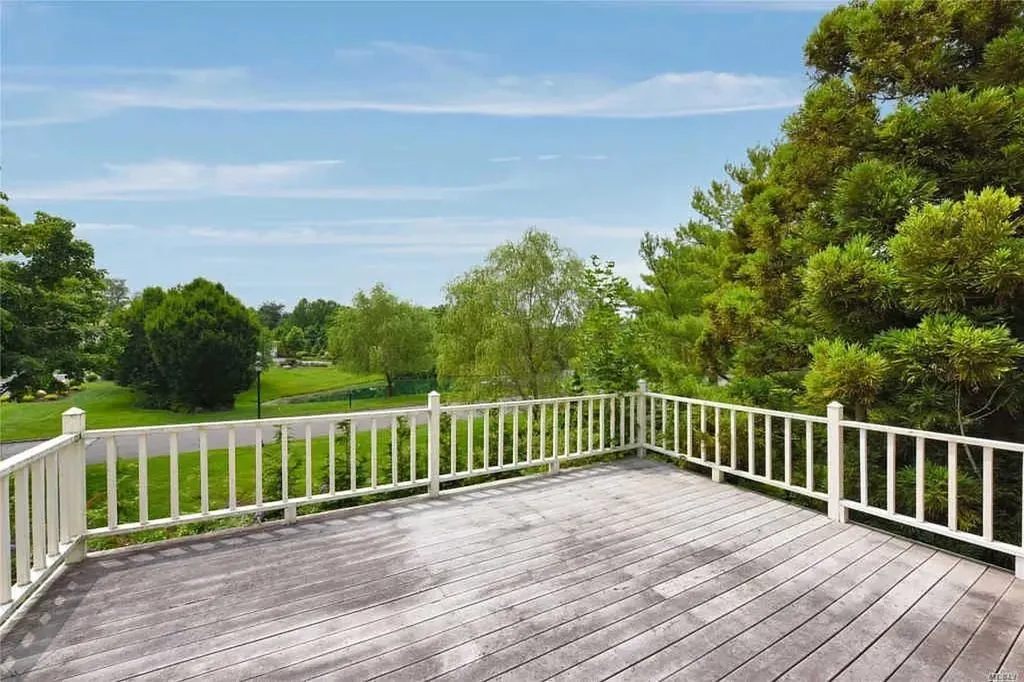 333 Baltustrol Circle Roslyn NY 11576