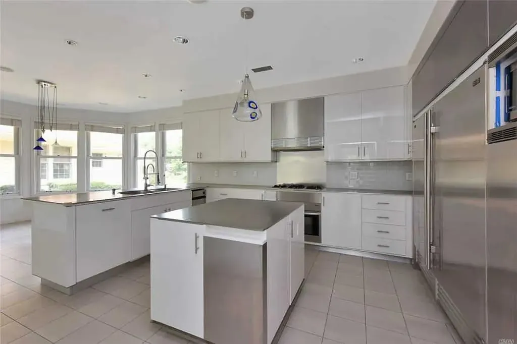 333 Baltustrol Circle Roslyn NY 11576