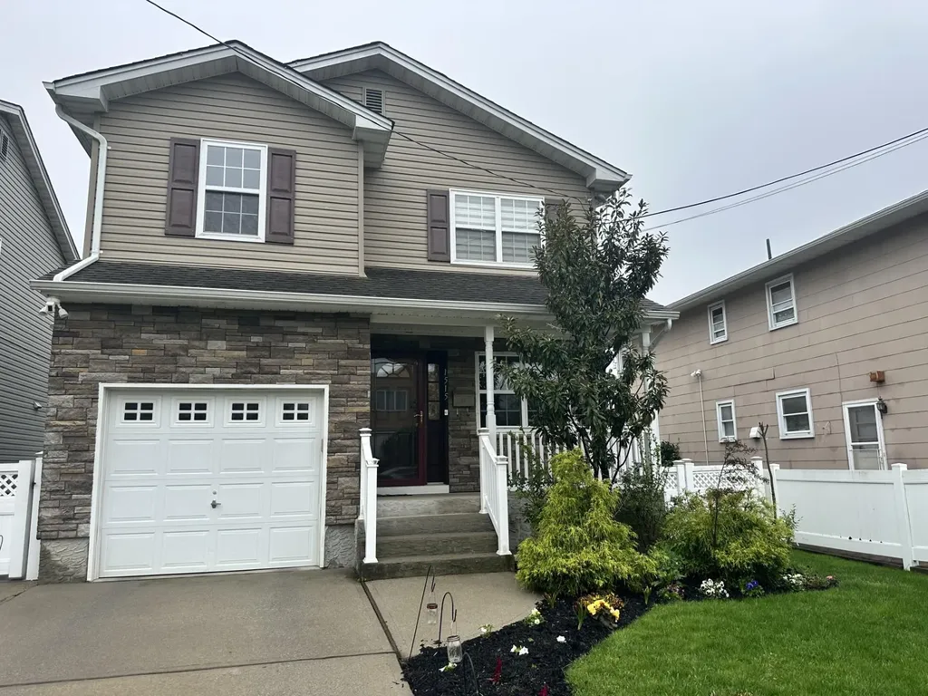 1515 Sweetman Avenue Elmont NY 11003