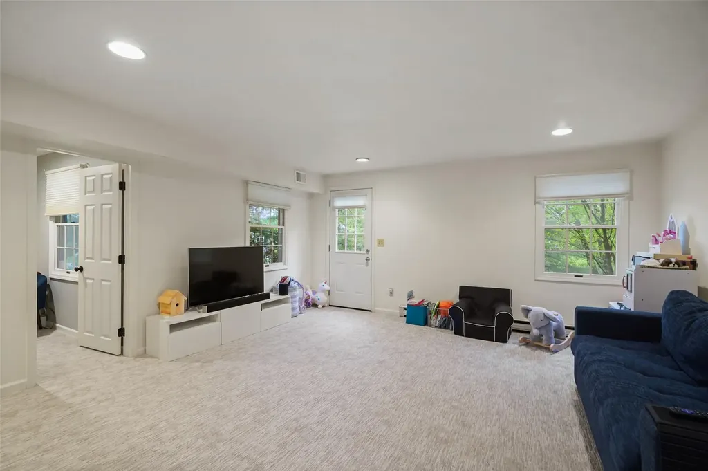 2301 Regent Drive Mount Kisco NY 10549