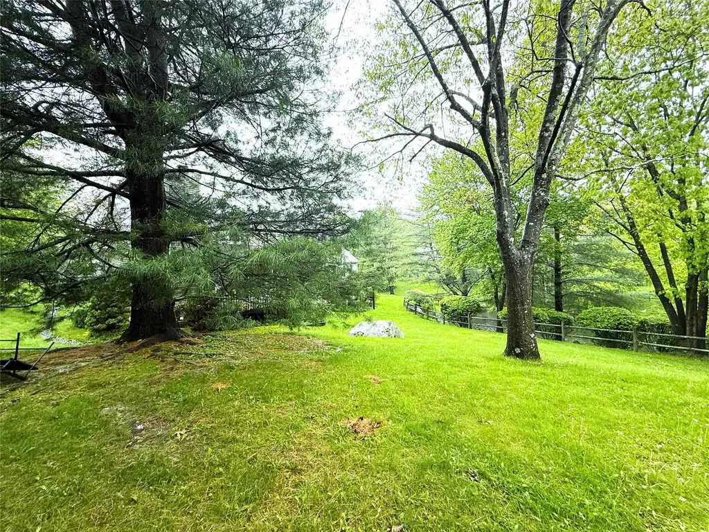 2301 Regent Drive Mount Kisco NY 10549