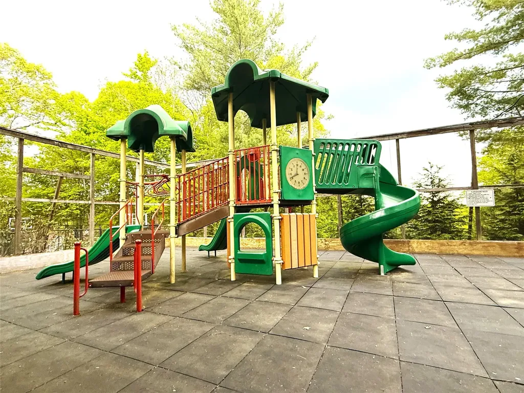 2301 Regent Drive Mount Kisco NY 10549