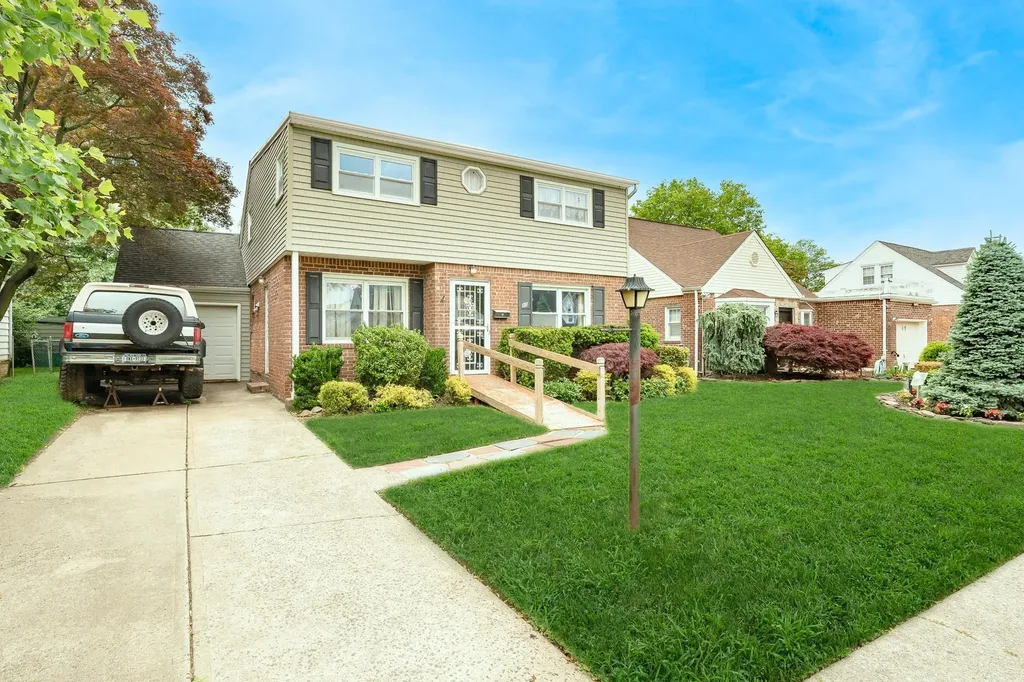 11 Durham Road New Hyde Park NY 11040