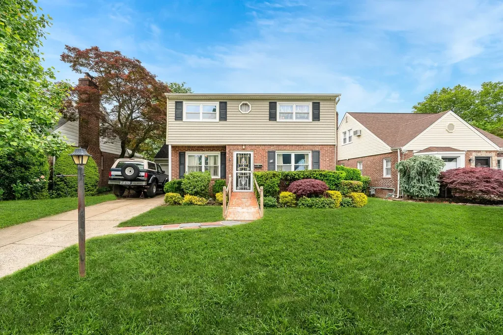 11 Durham Road New Hyde Park NY 11040