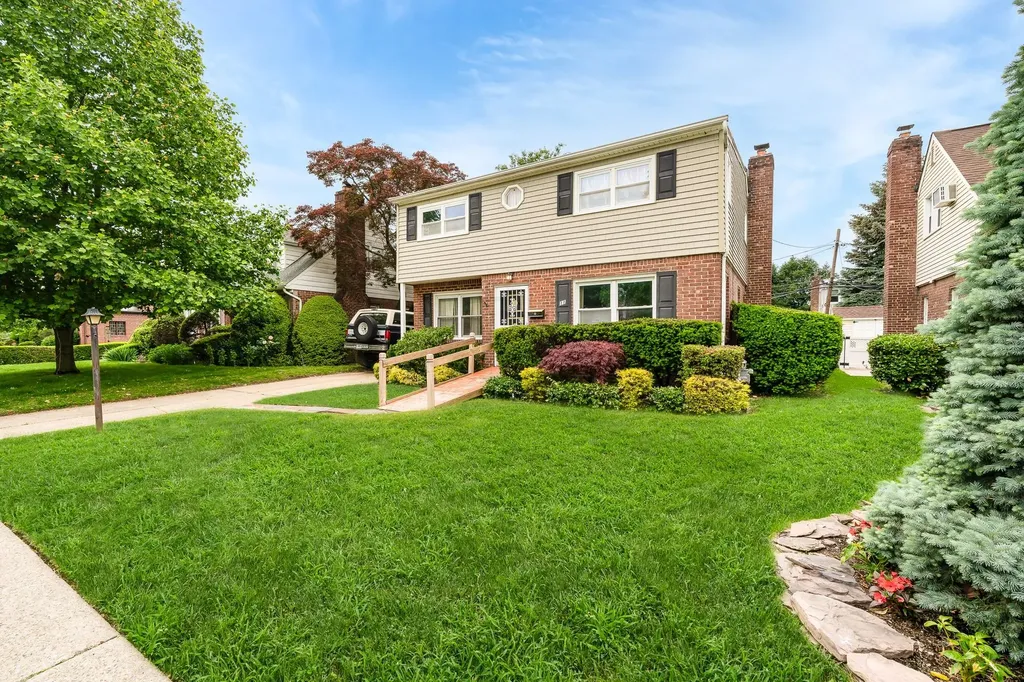 11 Durham Road New Hyde Park NY 11040