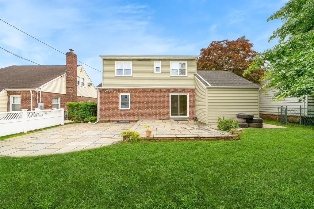 11 Durham Road New Hyde Park NY 11040