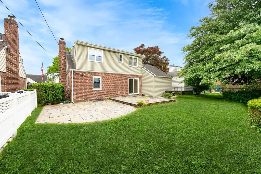 11 Durham Road New Hyde Park NY 11040