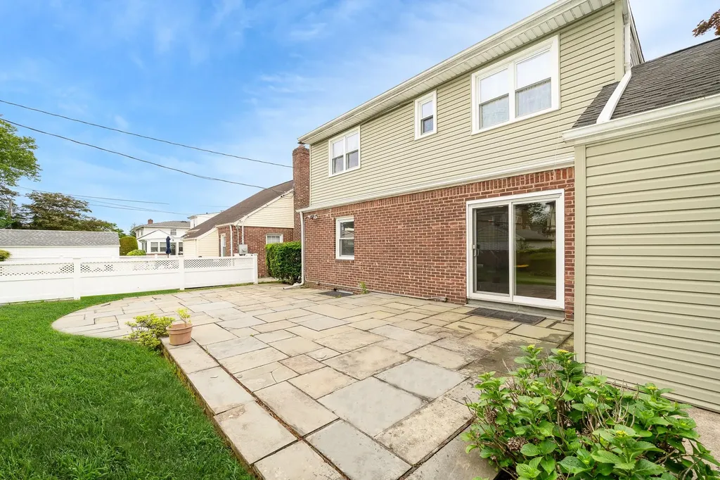 11 Durham Road New Hyde Park NY 11040