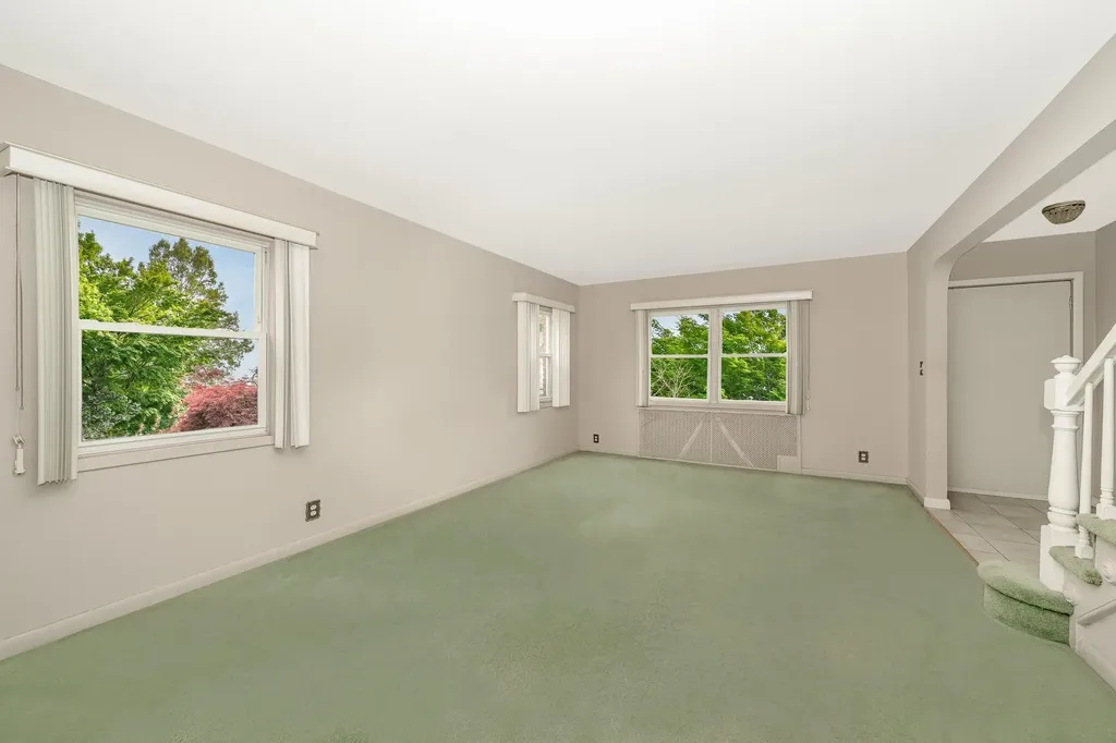 11 Durham Road New Hyde Park NY 11040