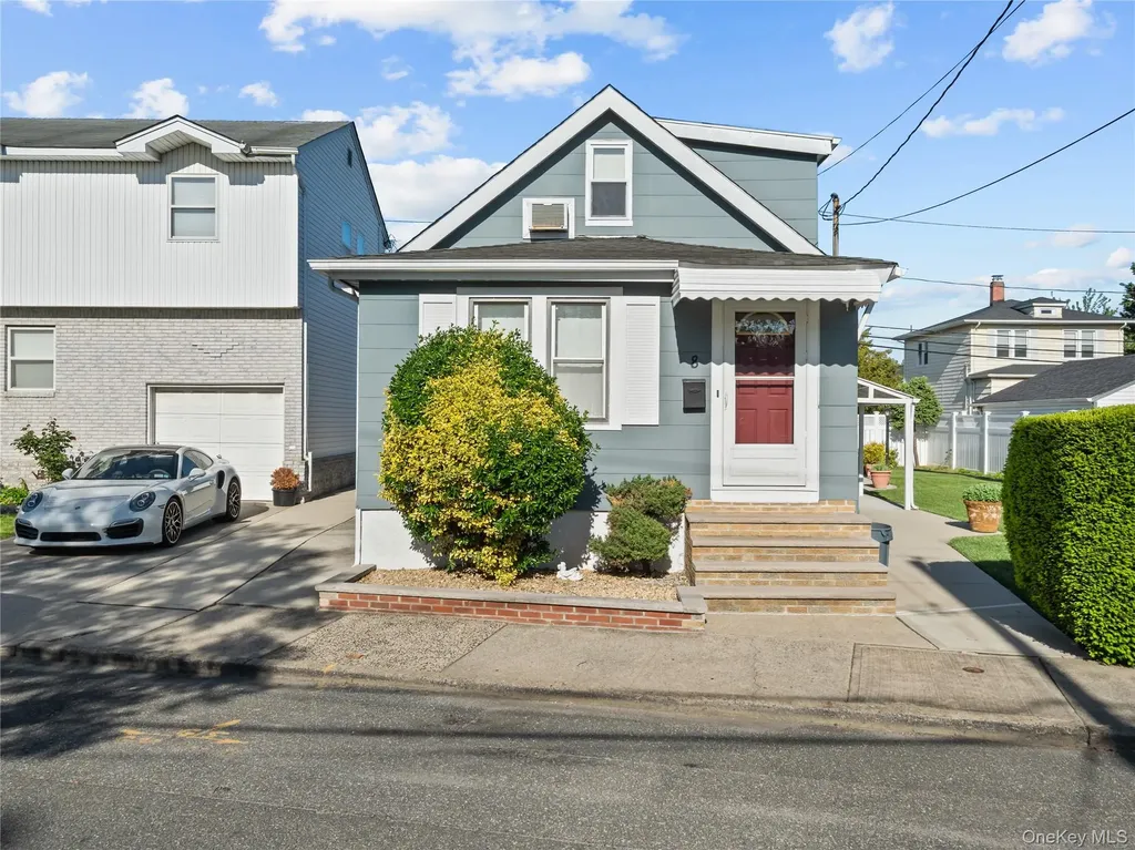8 Savoy Avenue Elmont NY 11003