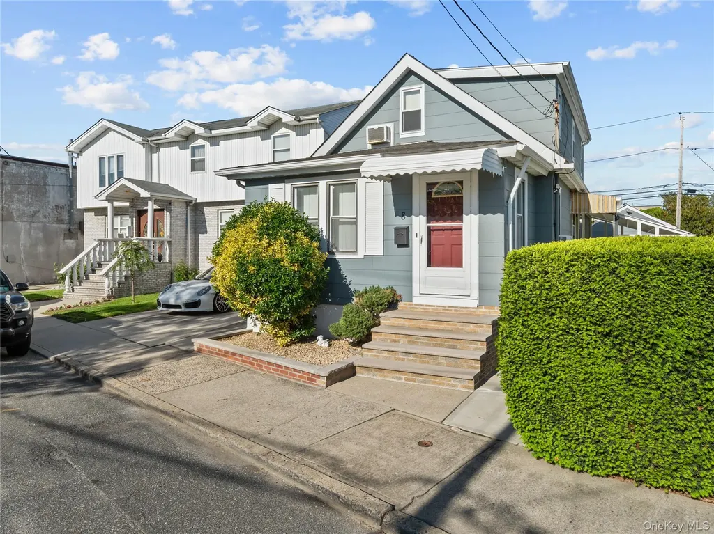 8 Savoy Avenue Elmont NY 11003
