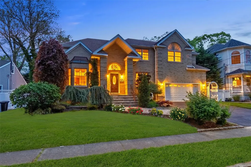 2175 Helene Avenue Merrick NY 11566