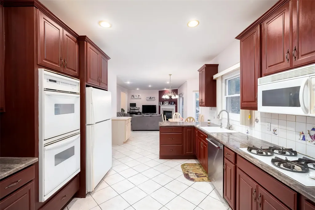2175 Helene Avenue Merrick NY 11566
