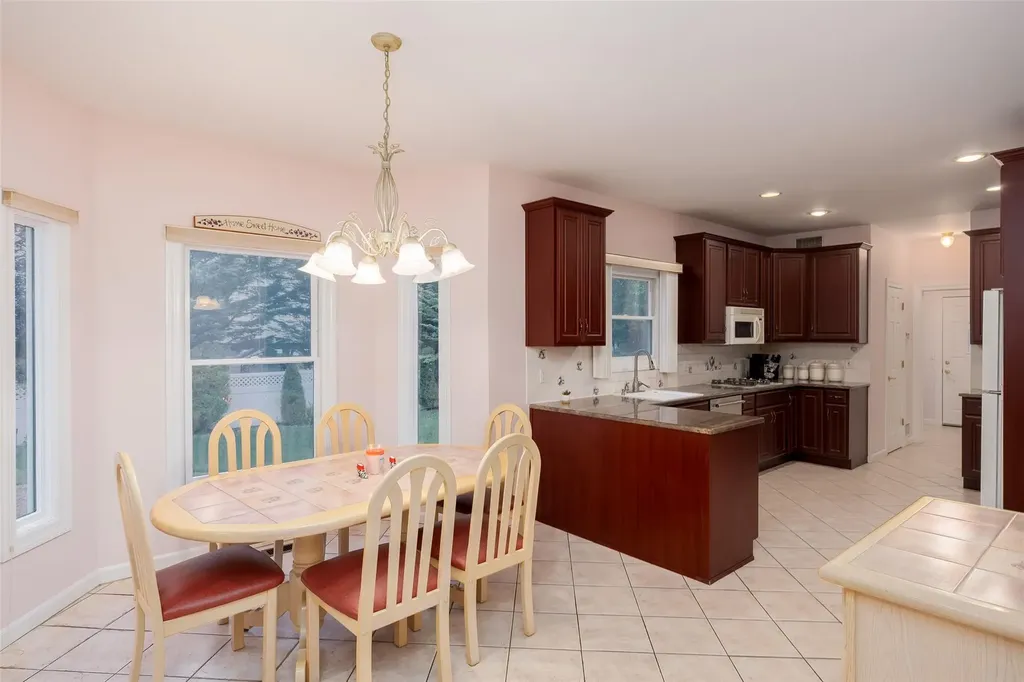 2175 Helene Avenue Merrick NY 11566