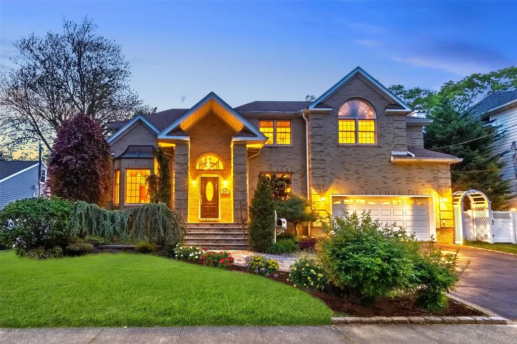 2175 Helene Avenue Merrick NY 11566