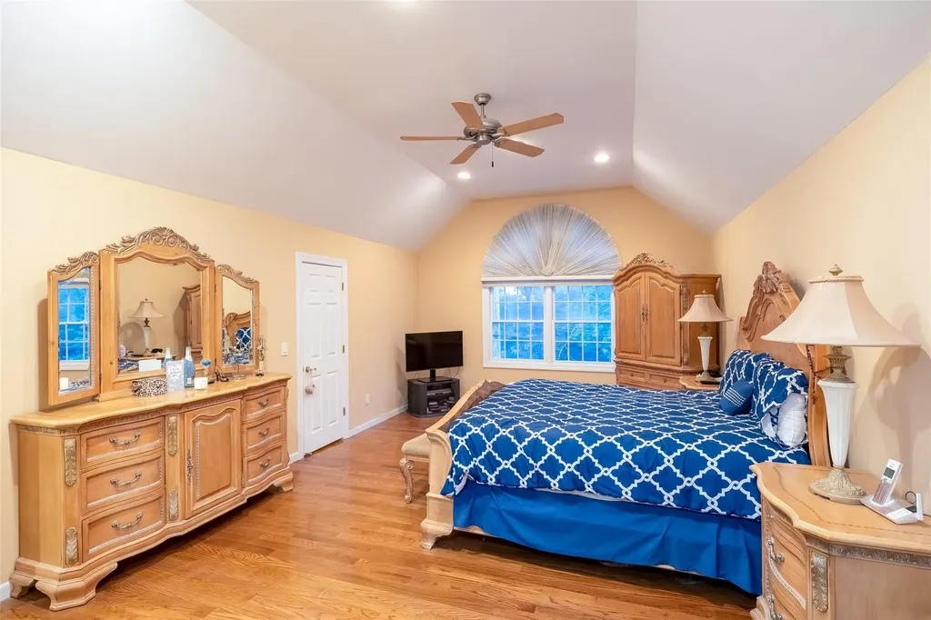 2175 Helene Avenue Merrick NY 11566