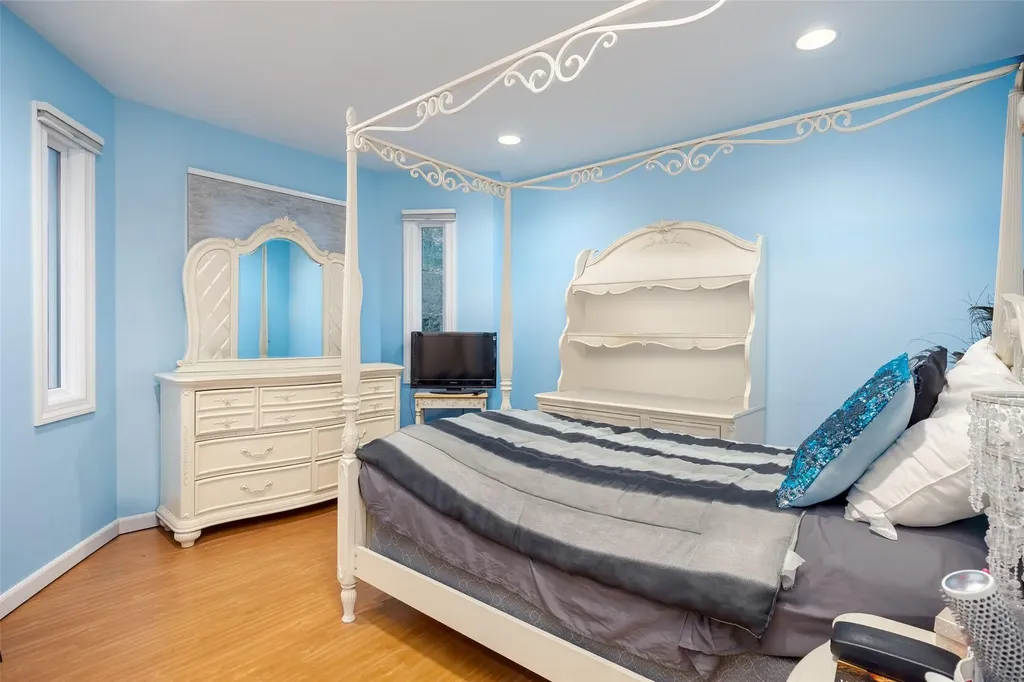 2175 Helene Avenue Merrick NY 11566