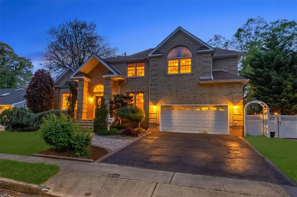 2175 Helene Avenue Merrick NY 11566