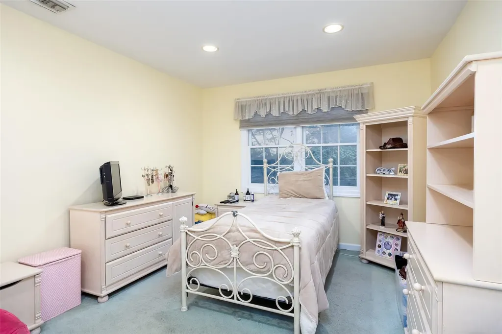 2175 Helene Avenue Merrick NY 11566