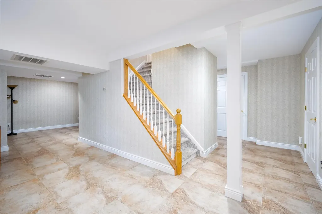 2175 Helene Avenue Merrick NY 11566