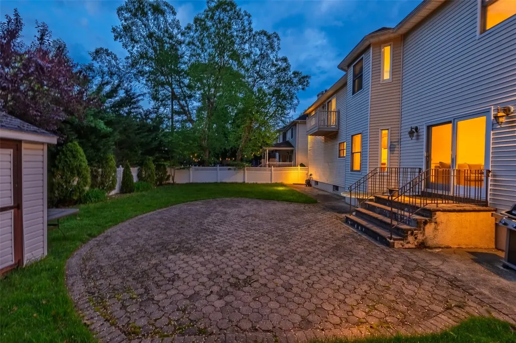 2175 Helene Avenue Merrick NY 11566